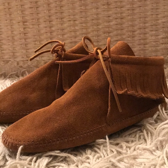 Minnetonka Shoes - MINNETONKA FRINGE MOCCASINS!!